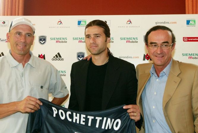 Mauricio Pochettino, el técnico argentino que actualmente dirige al PSG, fue jugador del mismo conjunto. Estuvo en el cuadro francés de 2001 a 2003.