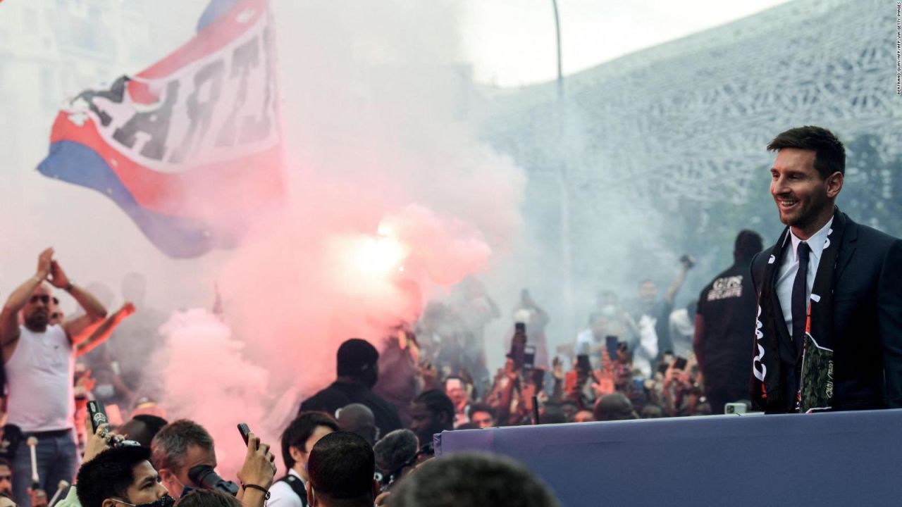 CNNE 1047592 - asi se vive la presentacion de lionel messi en el psg