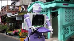 CNNE 1047778 - robot se adapta a la pandemia en indonesia