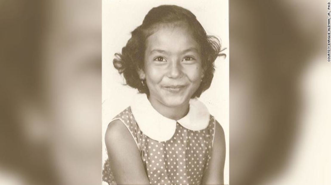 Lupe Alemán era tejana de cuarta generación y dominaba el inglés cuando ella y sus hermanas se matricularon en primer grado en una escuela de Driscoll, Texas.