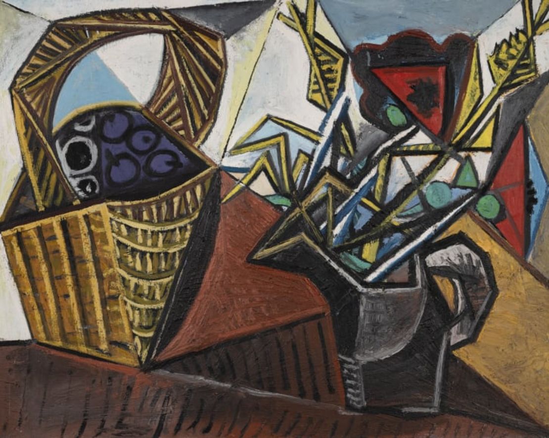 "Nature morte au panier de fruit et aux fleurs", una pintura de 1942. Durante este período, Picasso "pintó con una aplicación muy intensa de pintura, que casi recuerda a Van Gogh", dijo Brooke Lampley de Sotheby's.