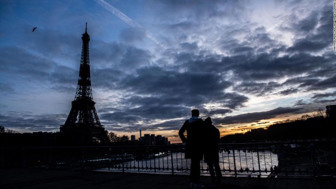 Las restricciones varían de un país a otro y el riesgo del viajero depende en gran medida de su estado de vacunación.Martin Bureau/AFP vía Getty Images