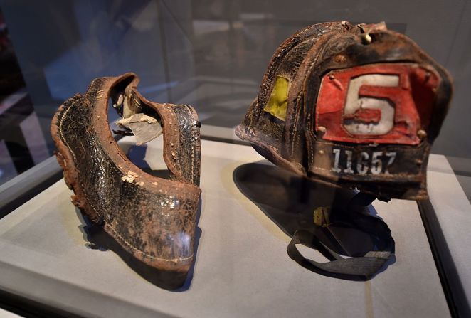 El casco utilizado por el bombero Christian Waugh el 11 de septiembre de 2001.