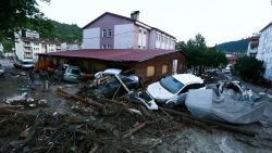 CNNE 1049154 - graves inundaciones en turquia dejan al menos 27 muertos