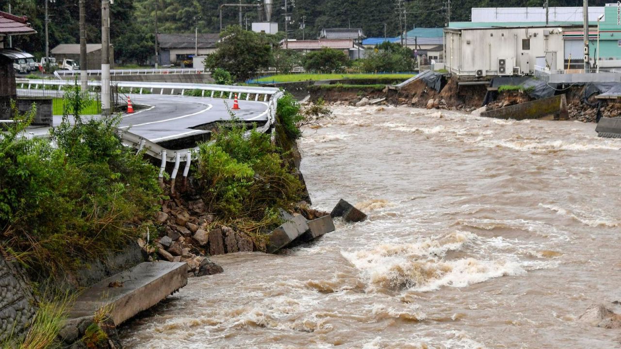 CNNE 1050267 - mortales deslizamientos de tierra en japon