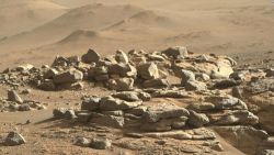 CNNE 1050538 - hay dunas y rocas en la imagen de la semana de marte