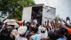 CNNE 1050601 - llega ayuda a haiti por terremoto, pero no como en 2010