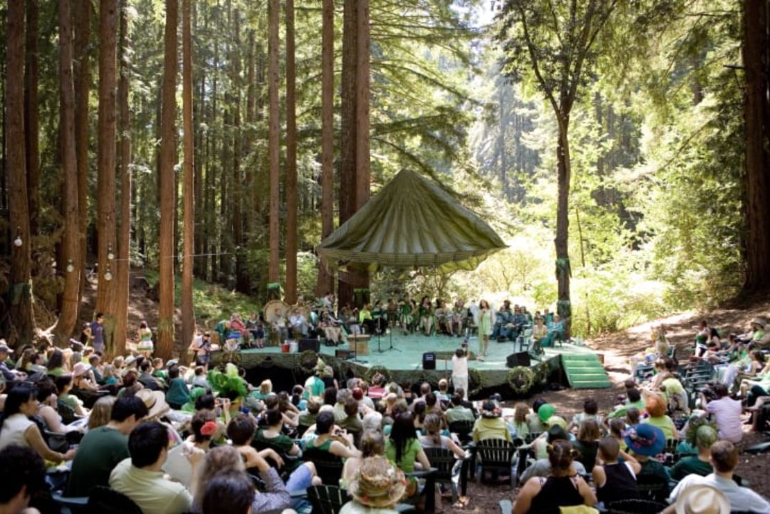 La "boda verde" dio comienzo al viaje ecosexual de las artistas, catalizando un manifiesto y un movimiento para tratar a la Tierra como una amante.