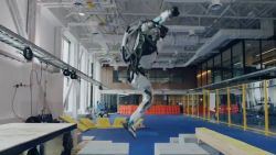 CNNE 1051081 - mira a estos robots haciendo parkour sin esfuerzo