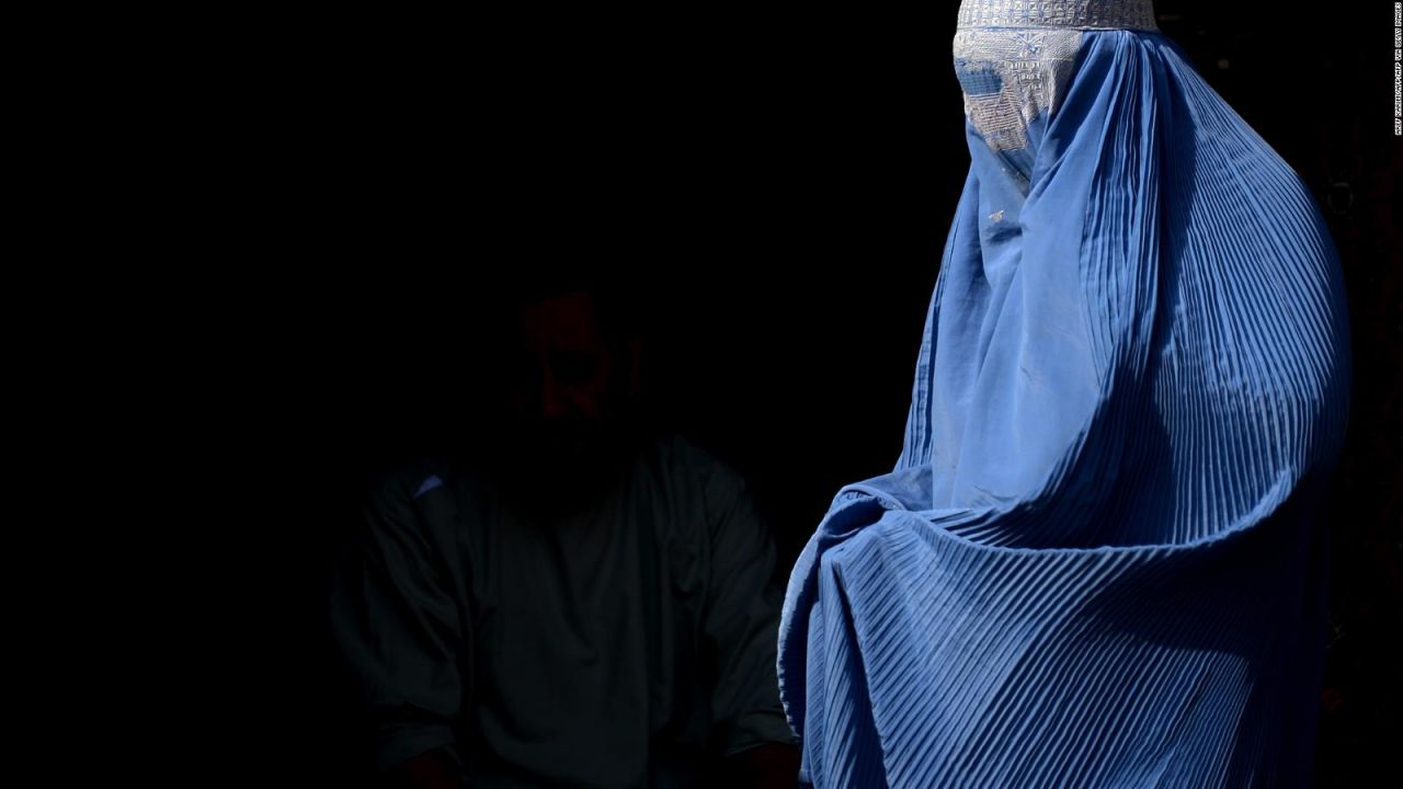 CNNE 1051182 - 5 cosas que los talibanes le han prohibido a las mujeres