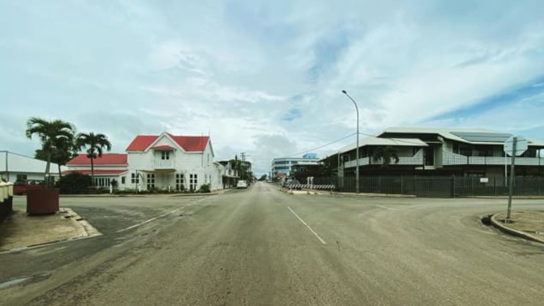 La capital de Tonga, Nuku'alofa, estuvo desierta durante el estricto confinamiento de tres semanas del país. Cortesía de Zoe Stephens