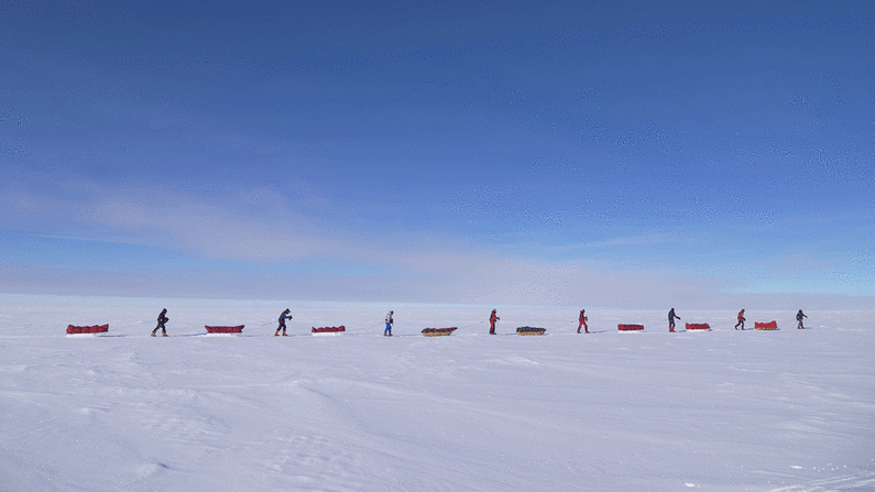 Descenso: Los viajeros podrán aterrizar en el Polo Norte y salir a explorar en tierra. Crédito: Robert Swan/Cortesía de OceanSky Cruises