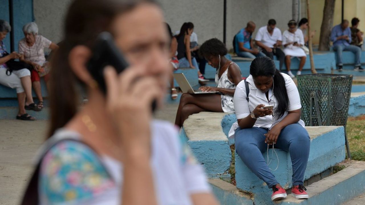 CNNE 1051809 - cuba-mobile-internet