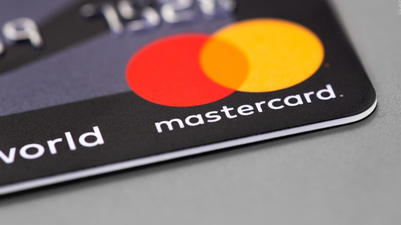 CNNE 1052395 - mastercard eliminara bandas magneticas de sus tarjetas