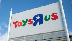 CNNE 1053008 - toys "r" us esta de vuelta--- otra vez