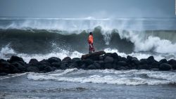 CNNE 1053345 - declaran alerta roja por el huracan grace en partes de veracruz, mexico