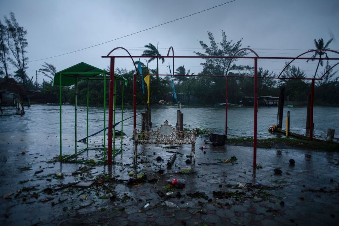 Vista de una construcción dañada por la llegada del huracán Grace en Tecolutla, Veracruz, México, el 21 de agosto de 2021. Crédito: VICTORIA RAZO / AFP a través de Getty Images