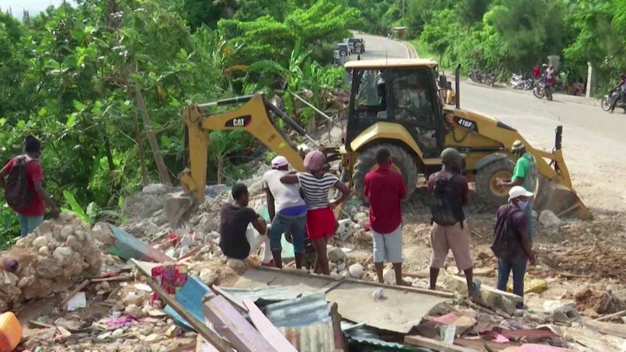 CNNE 1054274 - hallan 24 sobrevivientes en escombros del sismo en haiti