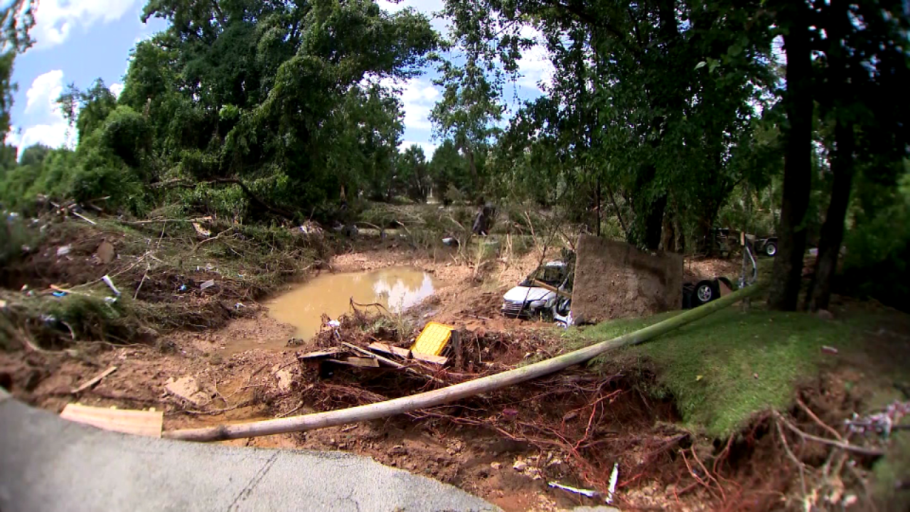 CNNE 1054317 - varios desaparecidos tras inundaciones en tennessee