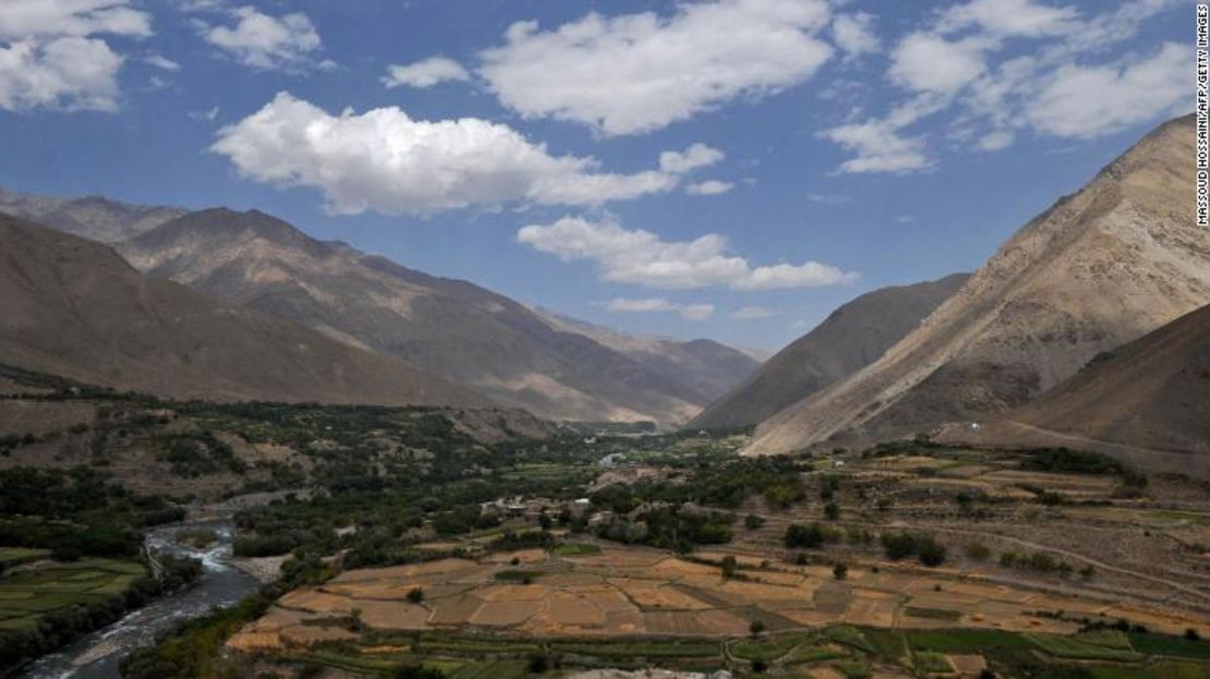 Una vista general del valle de Panjshir visto desde la tumba de Ahmad Shah Massoud, en el décimo aniversario del asesinato de Massoud, en Saricha, el 9 de septiembre de 2011.