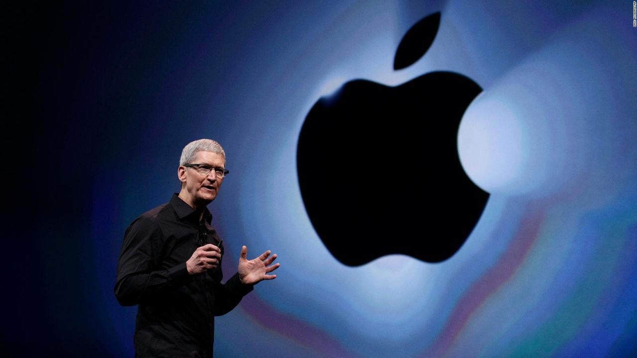 CNNE 1054689 - apple celebra una decada con tim cook como ceo