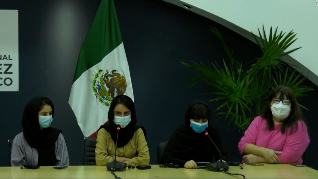 CNNE 1055213 - mexico ofrece refugio a 5 mujeres afganas
