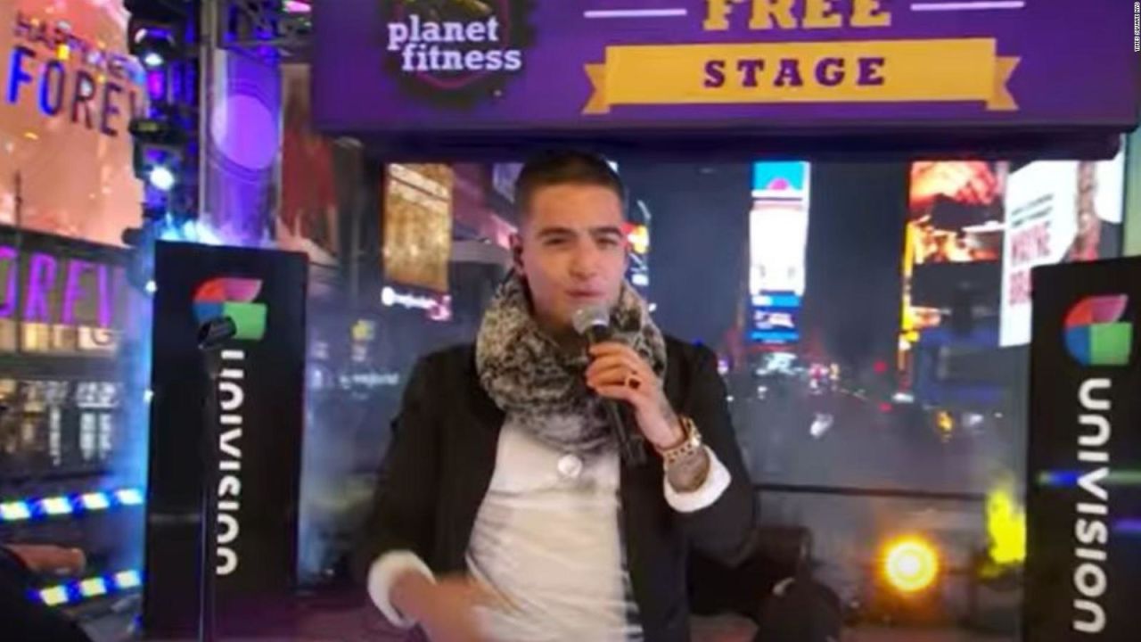 CNNE 1055646 - maluma- sone y me visualice cantando en times square