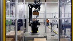 CNNE 1056868 - proponen alquiler de robots para agilizar trabajos