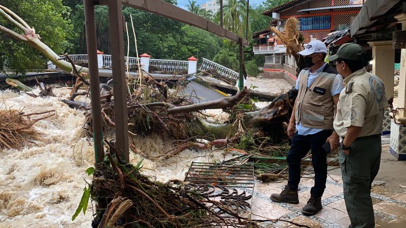 Otra imagen de las afectaciones en Puerto Vallarta, Jalisco, por el desbordamiento del río Cuale provocado por el huracán Nora.