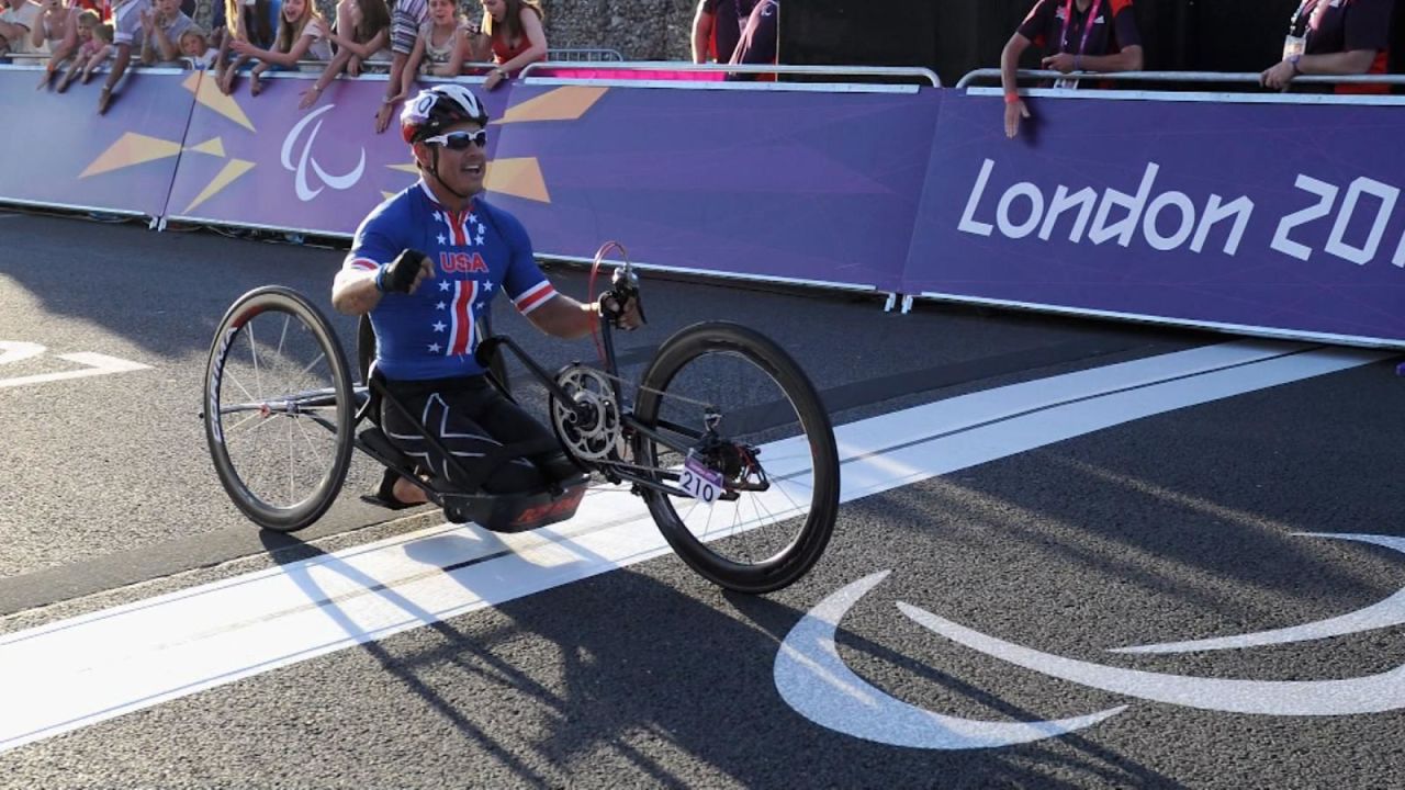 CNNE 1057910 - oz sanchez, de accidente devastador a estrella paralimpica