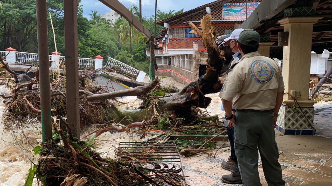 CNNE 1057948 - el huracan nora deja al menos dos muertos en jalisco