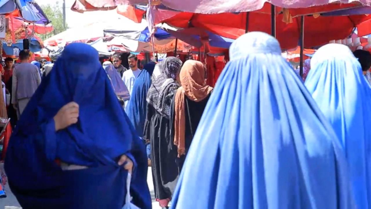 CNNE 1058006 - mujeres ya sufren discriminacion en afganistan