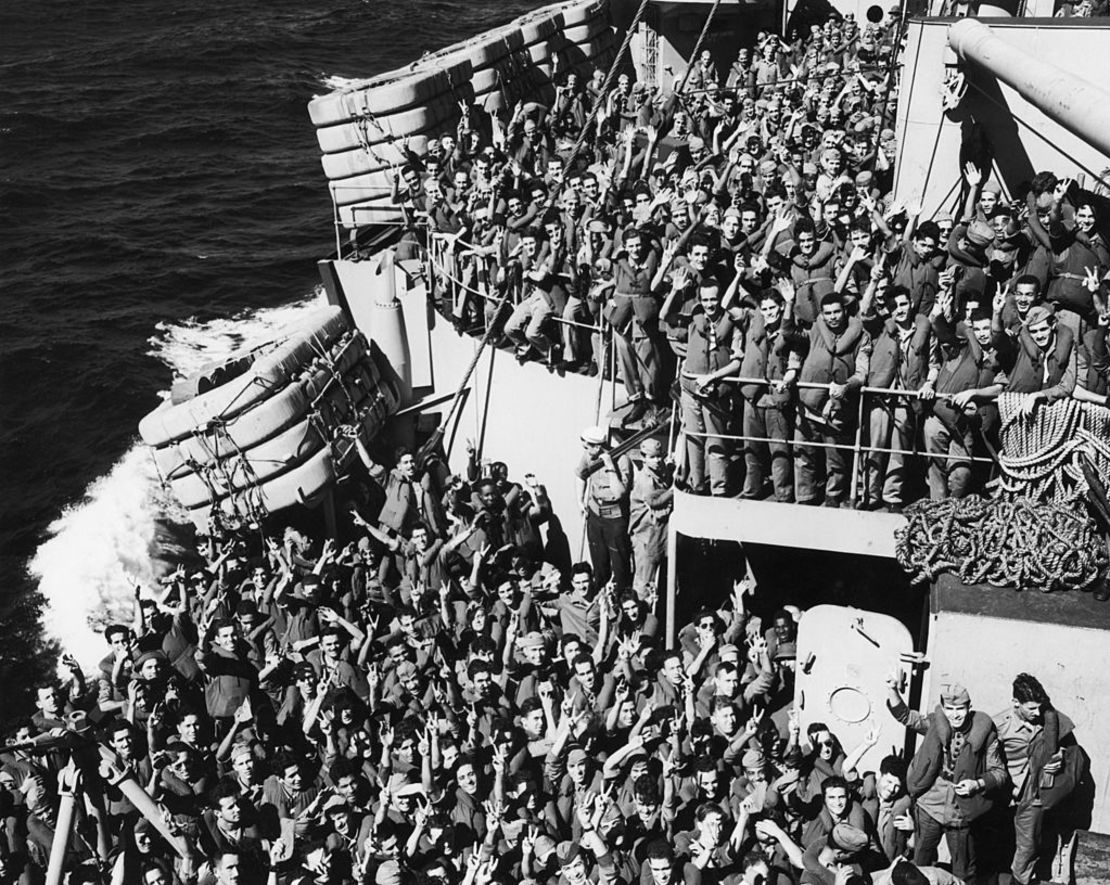 Soldados de la Fuerza Expedicionaria Brasileña (FEB) de camino a Italia en un buque militar estadounidense durante la Segunda Guerra Mundial, en 1944.