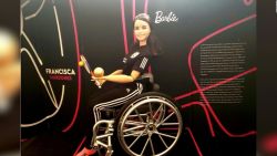 CNNE 1058395 - mira la barbie en silla de ruedas inspirada en atleta