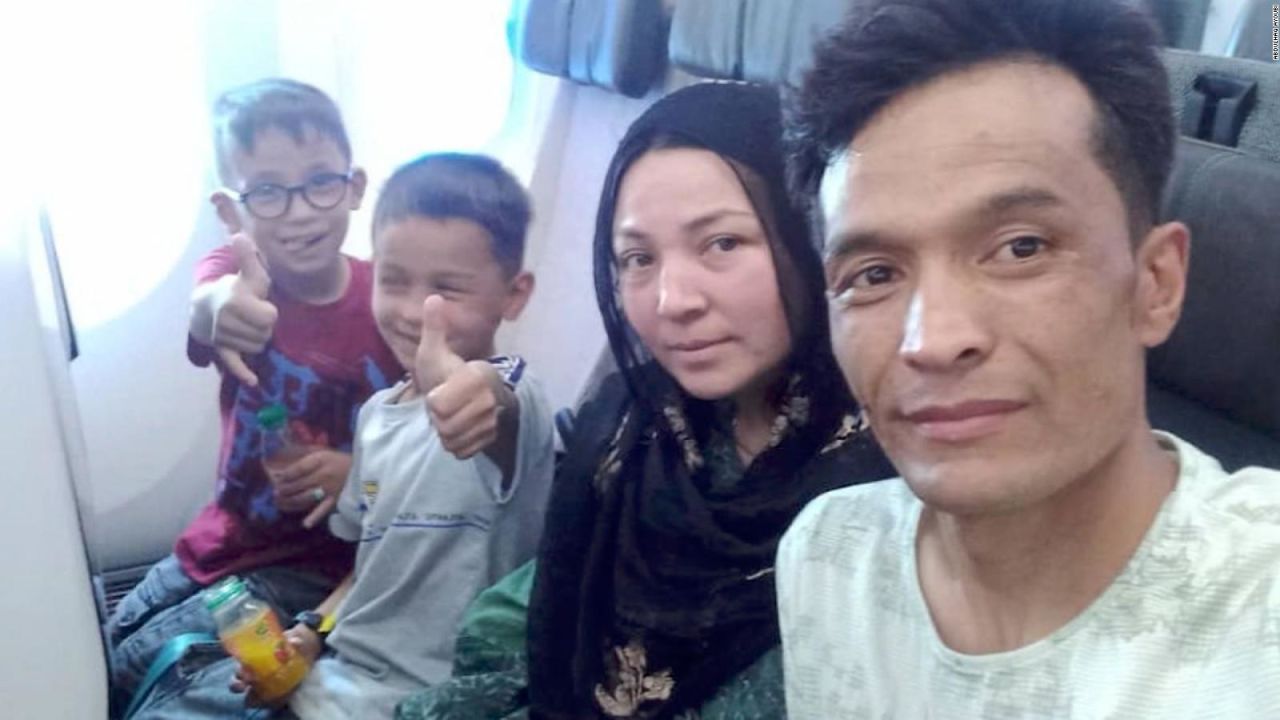 CNNE 1058711 - la odisea de una familia para salir de afganistan