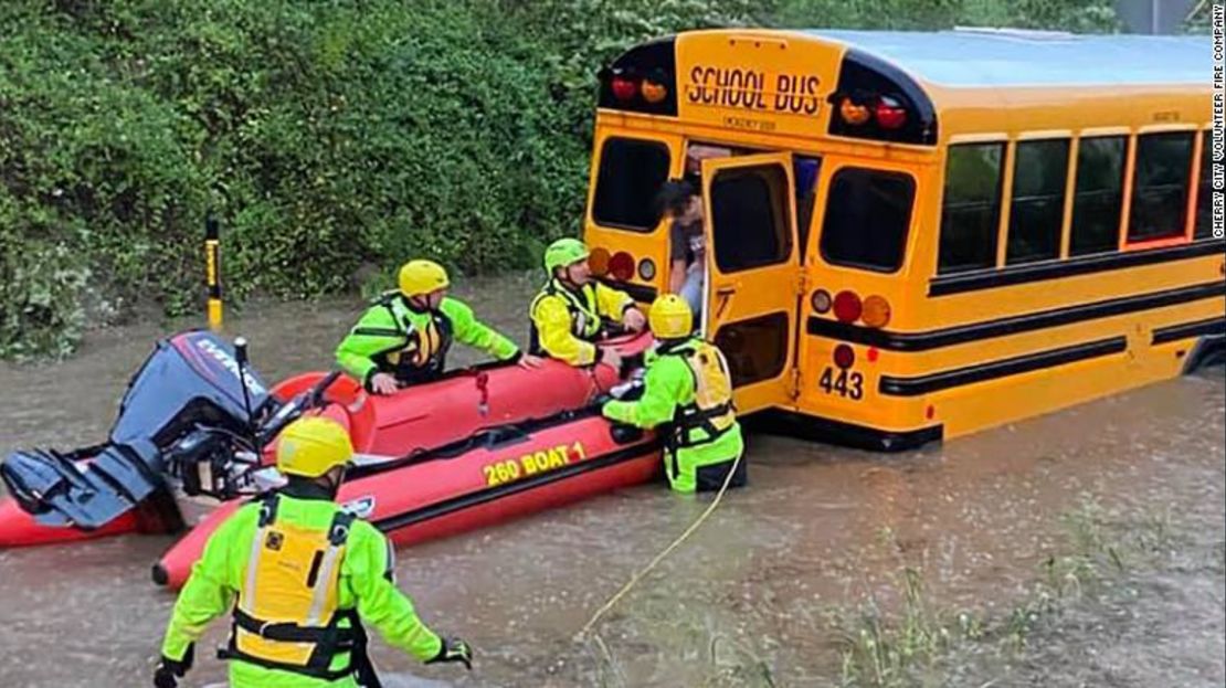 CNNE 1059589 - rescate-bus