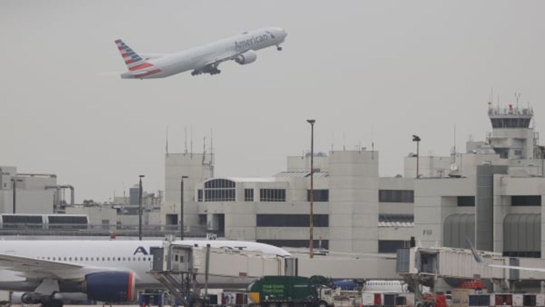 A algunos auxiliares de vuelo les preocupa que los viajes se cancelen nuevamente.