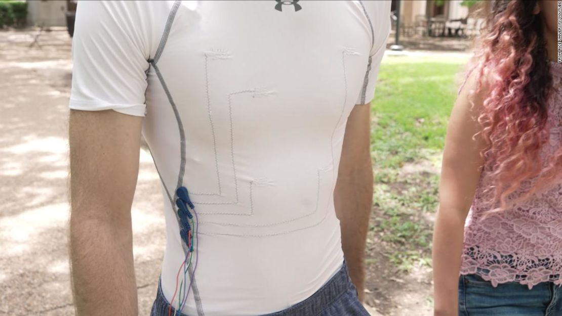 Investigadores de la Universidad de Rice han desarrollado hilos de nanotubos de carbono que pueden coserse en la ropa deportiva normal y utilizarse para medir el ritmo cardíaco del .