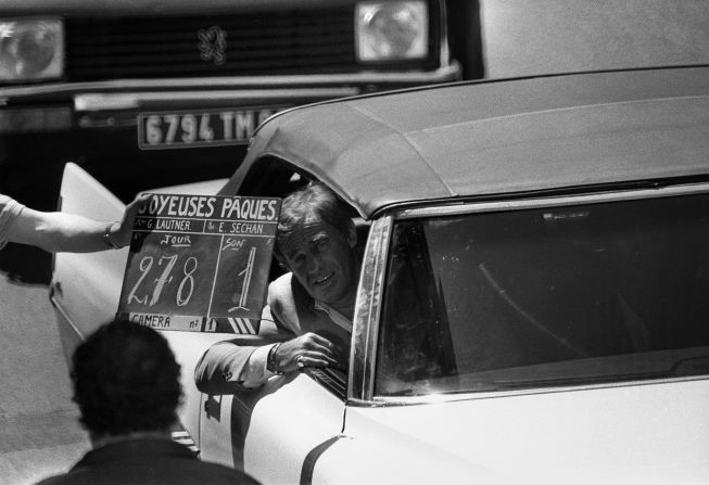Fotografía fechada el 5 de mayo de 1984 del actor francés Jean-Paul Belmondo durante el primer día de rodaje de la película de Georges Lautner "Joyeuses Pâques".