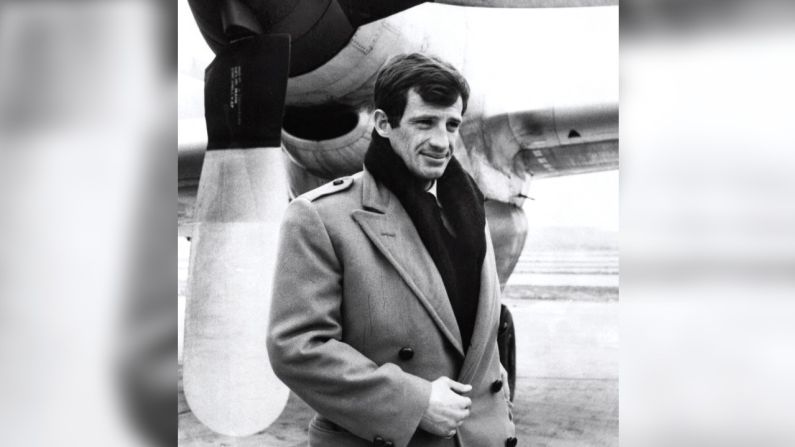 Jean-Paul Belmond fotografiado en el aeropuerto de Madrid en 1962.