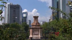 CNNE 1062021 - estatua "tlali" reemplazara a colon en avenida de mexico