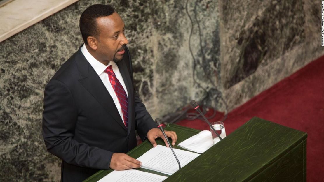 Abiy se dirige al parlamento de la nación en Addis Abeba tras su ceremonia de investidura en abril de 2018.