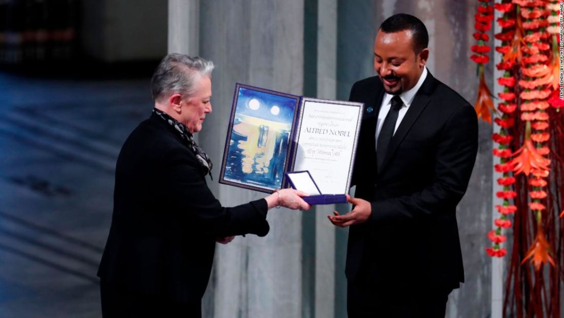 Abiy recibe el Premio Nobel de la Paz durante una ceremonia en Oslo, Noruega, en diciembre de 2019.