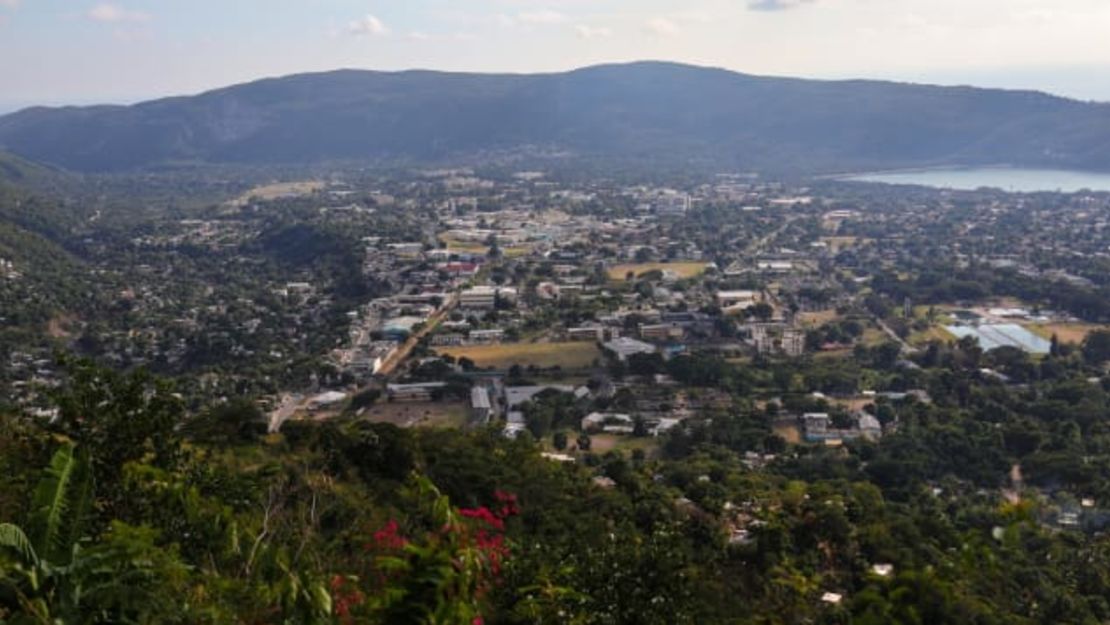 Una vista aérea de Kingston, Jamaica. La popular isla caribeña se ha visto afectada recientemente por un aumento de casos de covid-19. Valery Sharifulin / TASS / Getty Images