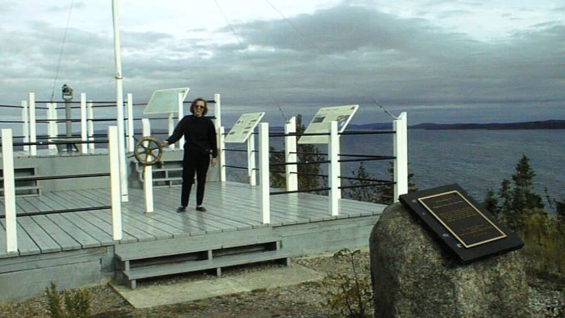 Nick tomó esta foto de Diane en un hermoso mirador, Dover Fault.Cortesía de Nick y Diane Marson