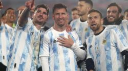 BUENOS AIRES, ARGENTINA - SEPTEMBER 09: Lionel Messi, Rodrigo De Paul, and Alejandro Gomez of Argentina look at the stands after during a match between Argentina and Bolivia as part of South American Qualifiers for Qatar 2022 at Estadio Monumental Antonio Vespucio Liberti on September 09, 2021 in Buenos Aires, Argentina.