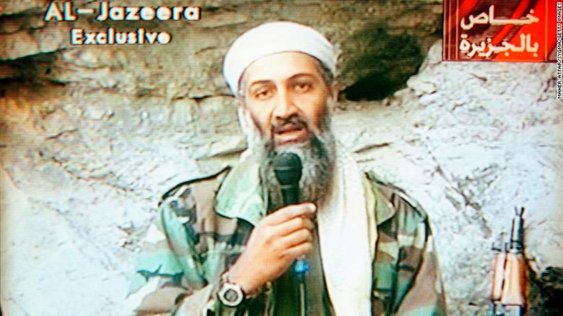 Al Jazeera transmite imágenes de Osama bin Laden alabando los ataques del 11 de septiembre.