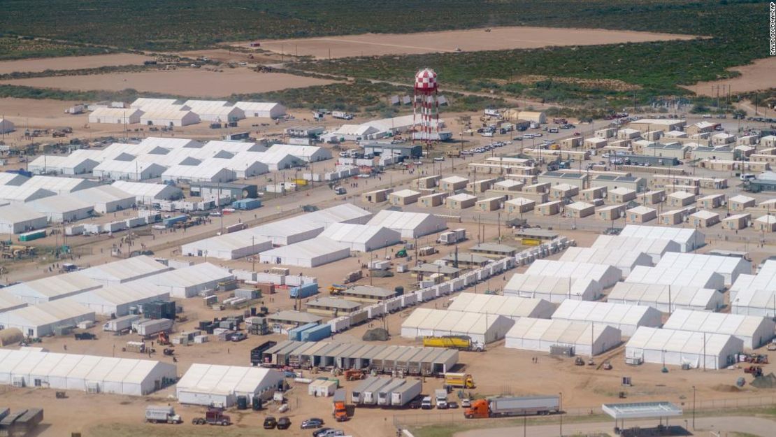 Tiendas de campaña instaladas en la Aldea Doña Ana de Fort Bliss, donde se aloja a los refugiados afganos en Chaparral, Nuevo México, el viernes 10 de septiembre de 2021.