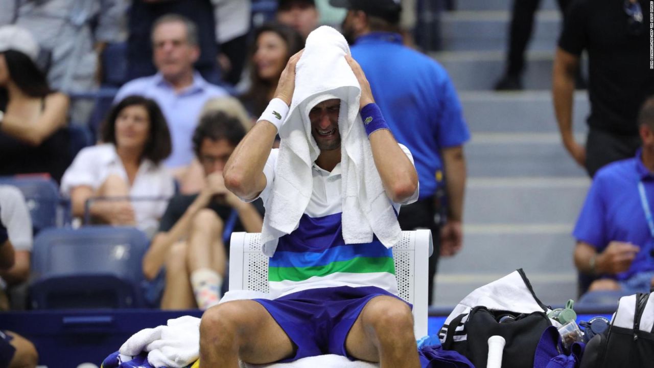 CNNE 1065649 - djokovic llora tras perder ante medvedev el us open