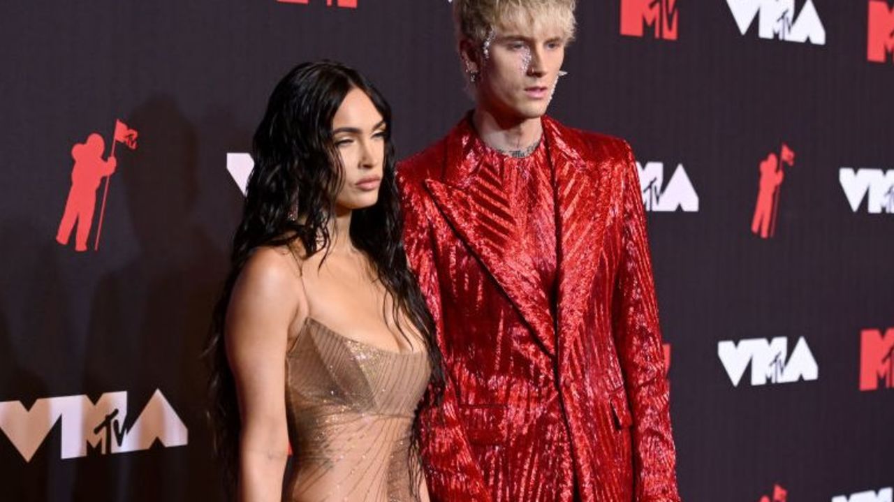 NEW YORK, NEW YORK - SEPTEMBER 12: (L-R) Megan Fox and Machine Gun Kelly attend the 2021 MTV Video Music Awards at Barclays Center on September 12, 2021 in the Brooklyn borough of New York City.